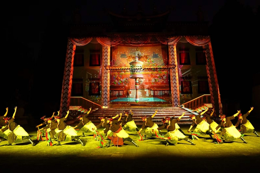 小鱼超显中标云南民族村舞蹈投影融合秀